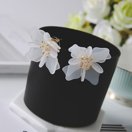 Now I Can See Clearly | Three-dimensional Large White Acrylic Exaggerated Large Flower Earrings - Image 4
