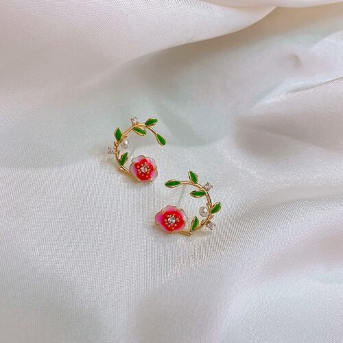 French Retro Floral Leaf Stud Earrings - Image 5