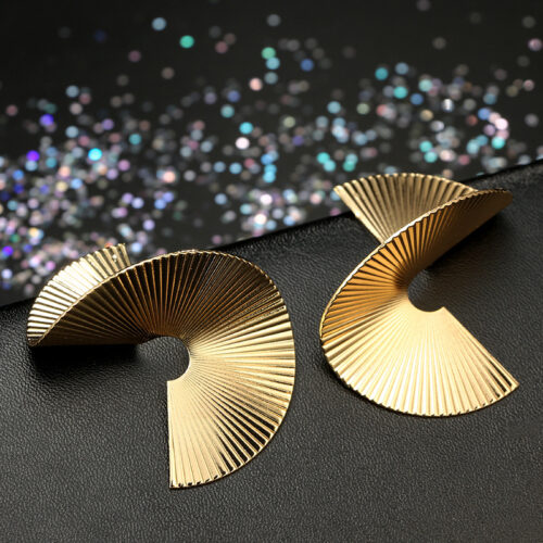 Fine Fan Twisted Retro Gold Sculpture Earrings - Image 4
