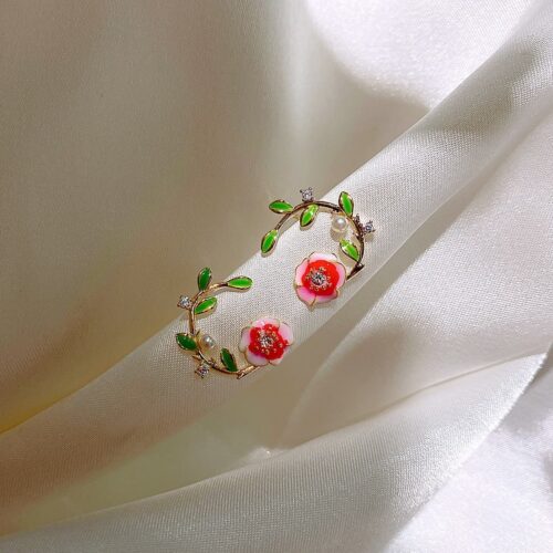 French Retro Floral Leaf Stud Earrings - Image 2