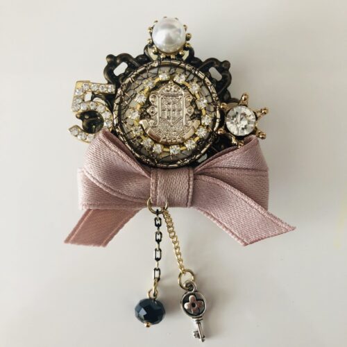 No. 5 Brooch With Bow Tie w/ Rhinestones - Image 7