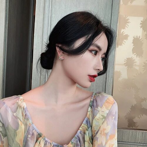 French Retro Floral Leaf Stud Earrings - Image 7