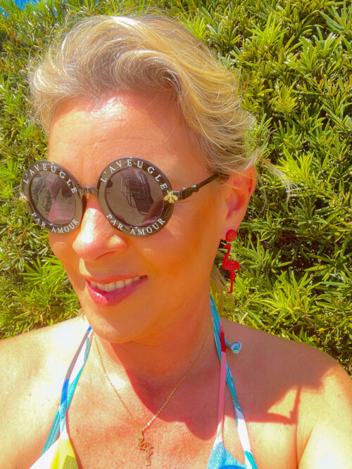 Glamorous & Chic Retro L' Avenugle 3 Word Amour "Blinded By Love" Sunglasses - Image 4