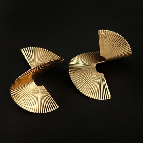 Fine Fan Twisted Retro Gold Sculpture Earrings - Image 3