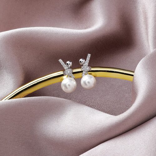 Tied Up | Rhinestone Knot Pearl Earrings - Image 4