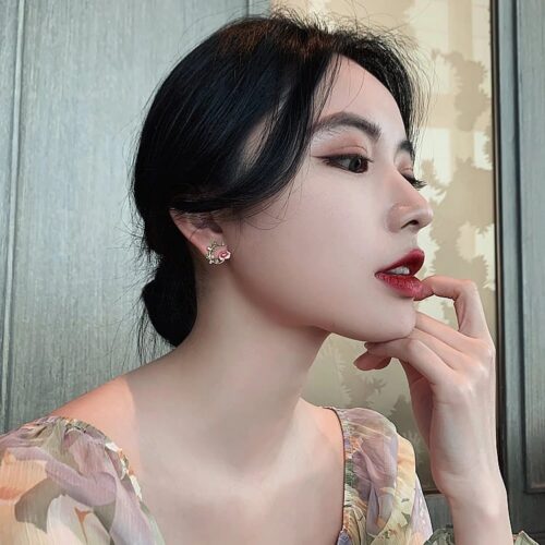 French Retro Floral Leaf Stud Earrings - Image 9