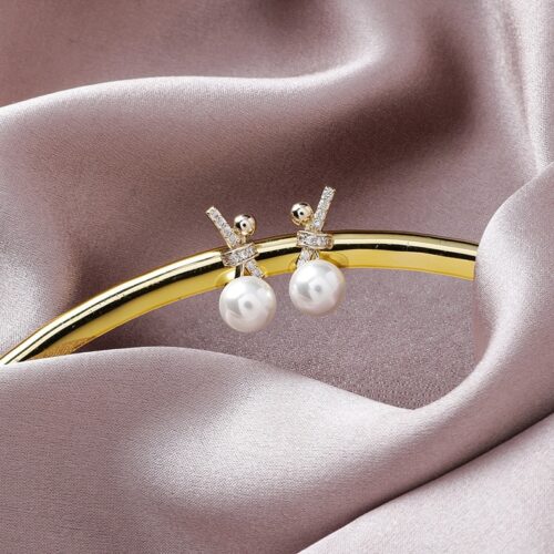 Tied Up | Rhinestone Knot Pearl Earrings - Image 3
