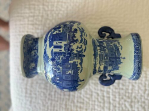 1980s Victoria Ware Ironstone Two-Handled Blue White Chinoiserie Vase - Image 6