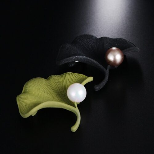 Lilly Pearl Brooch - Image 4