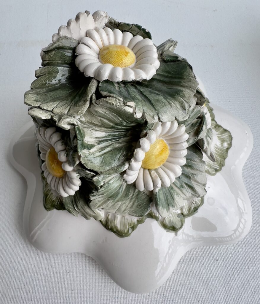 Close Up.Italy Ceramic.Daisy.